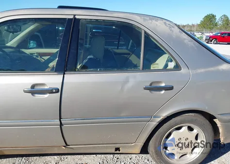 1999 Mercedes-Benz C 230 Kompressor из США, поврежденный, VIN WDBHA24G2XA686676